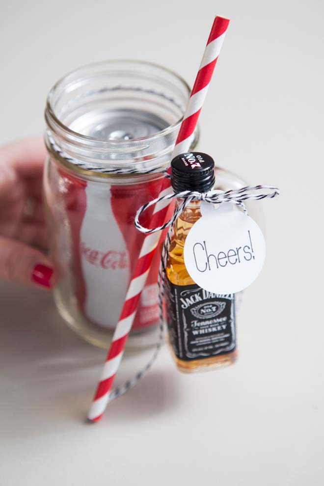 DIY Mason Jar Cocktail Gift #valentinesday #crafts #jars #gifts #decorhomeideas
