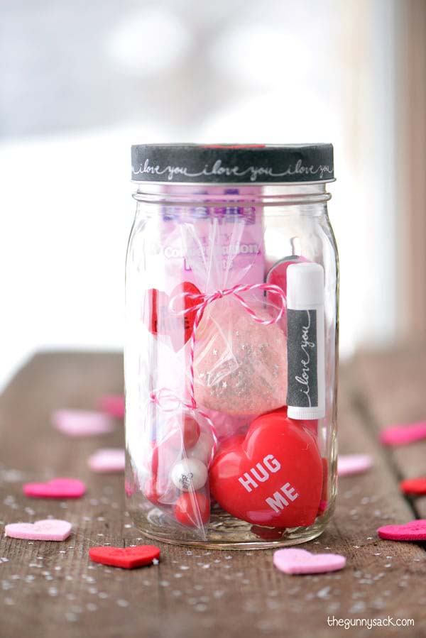 Pampering Spa Gift in a Jar #valentinesday #crafts #jars #gifts #decorhomeideas