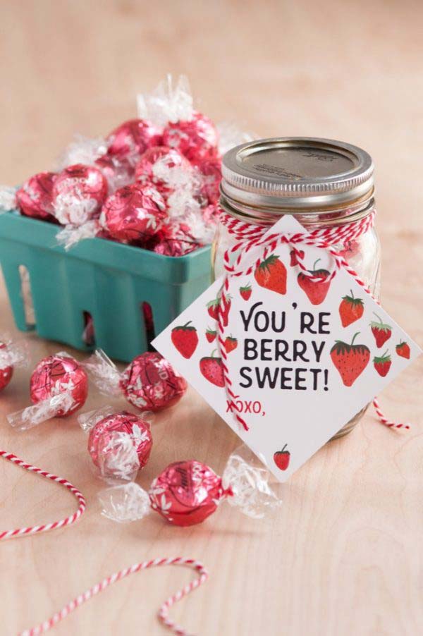 Strawberries and Cream Hot Chocolate #valentinesday #crafts #jars #gifts #decorhomeideas