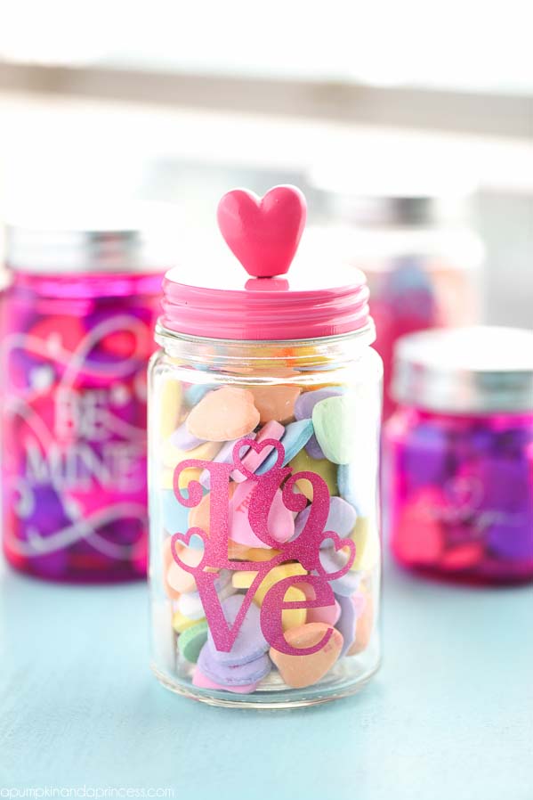 Valentine Day Mason Jar Candy Gift #valentinesday #crafts #jars #gifts #decorhomeideas